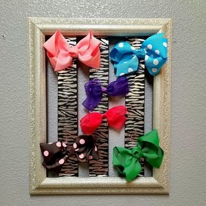 Silver and black 8 x 10 bow holder